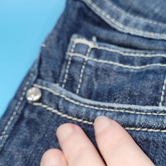 🔥Maurices Vigoss Rhinestone studded dark distressed jeans capri pants - Picture 5 of 11